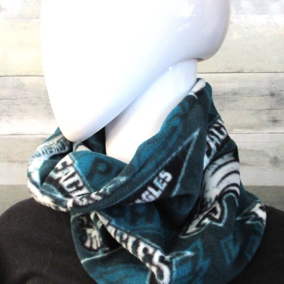 NFL Philadelphia Eagles Fleece Neckwarmer: Winter Cowl Scarf - Picture 5 of 7